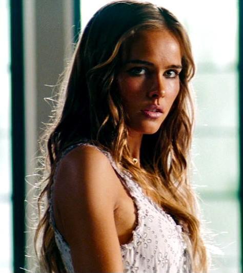 Isabel Lucas