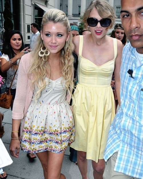 Taylor Swift Comes Out With New Girlfriend