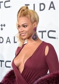 Beyonce Shows Her Tits 91