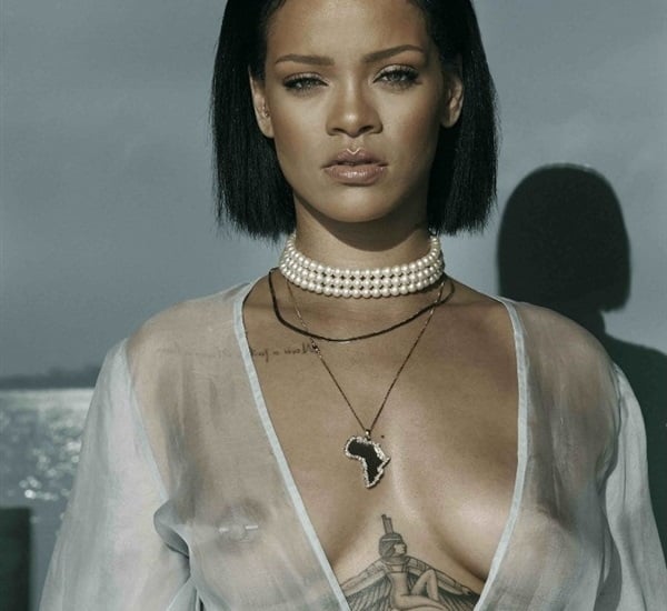 Rihanna Naked Phots 63