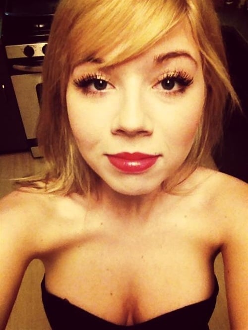 Jennette McCurdy Ass Flash In See Through Pants