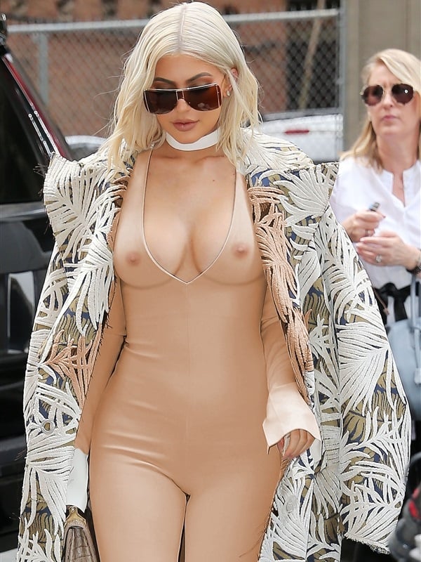 Kylie Jenner Shows Her Tits In NYC On 