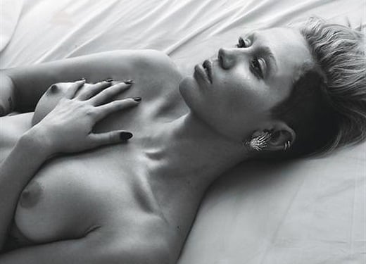 Superstar Miley Cyrus Strips Naked HD