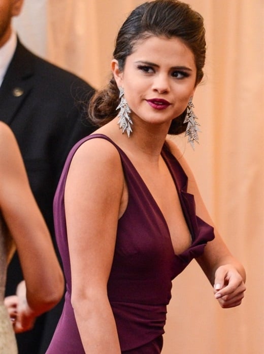 Selena Gomez Slips A Nipple At The Met Gala