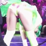Katy Perry Bends Over And Prays To Allah