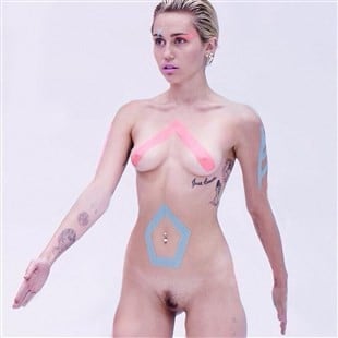 Hot Miley Cyrus Strips Naked HD