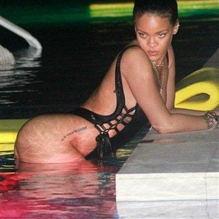 Rihanna Nude Ass 37