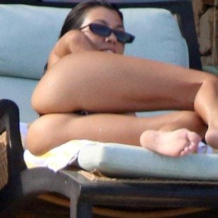 Celeb Kim Kardashian Nude Nipples Photos
