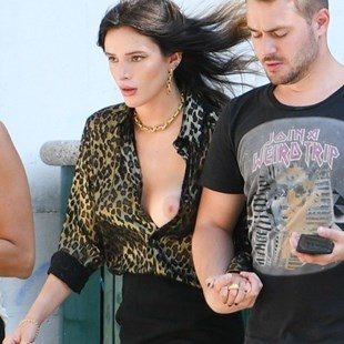 Bella Thorne Full Tit Slip Photos